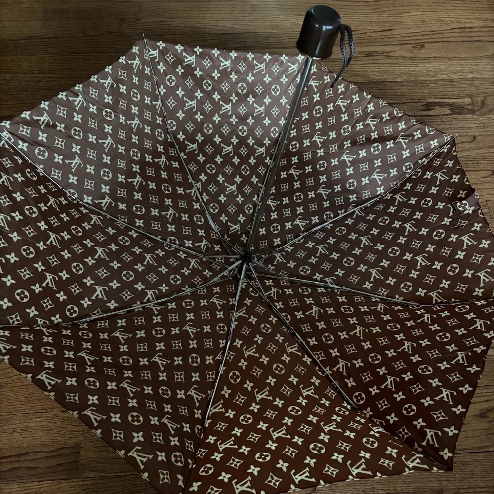 Louis Vuitton-like mini folding Brown Patterned Umbrella - Picture 3 of 5